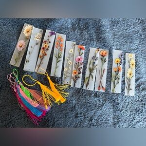 Bundle of 10 floral book marks new without tag
